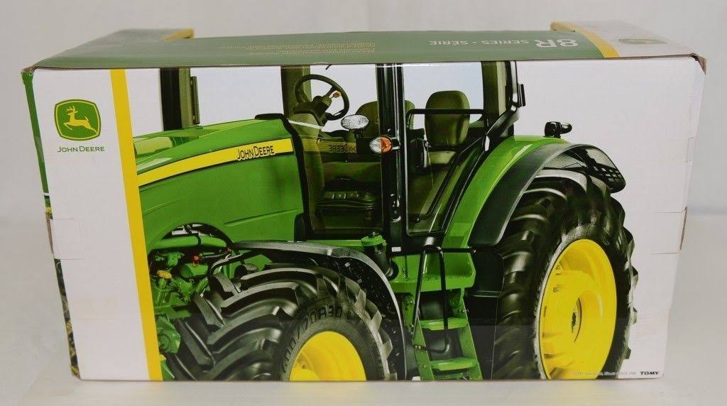 1/16 Scale 8R Tractor Z6558