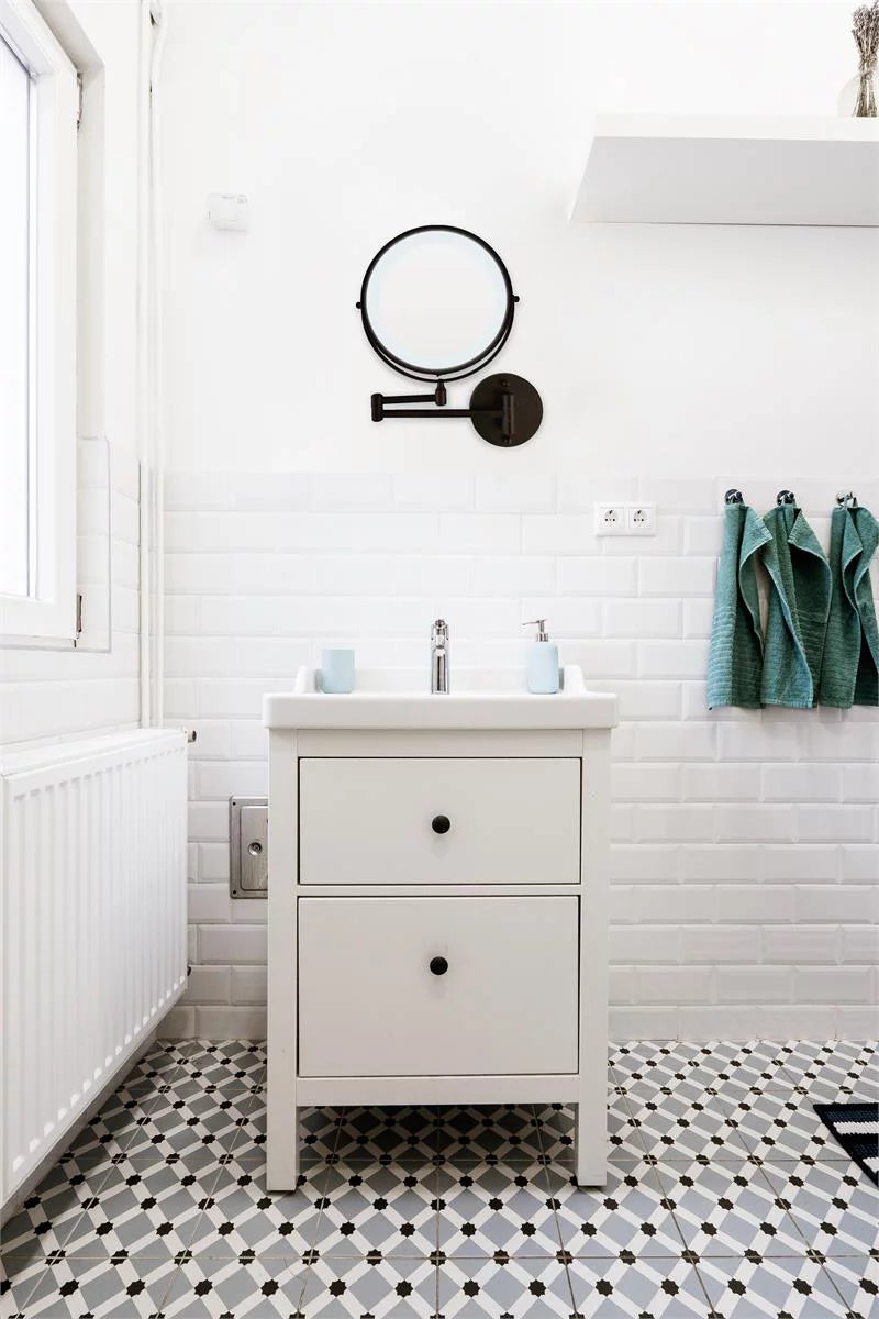 8.75" LED Lighted Wall Mount Mirror with 10x/1x Magnification Y932