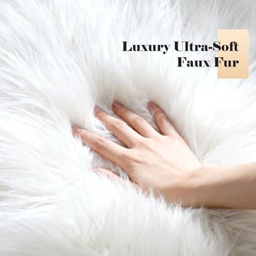 48 Inch White Faux Fur Christmas Tree Skirt D576