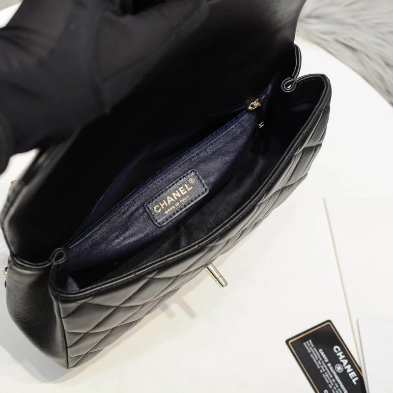 Flap Bag With Large Bi-Color Chain G444