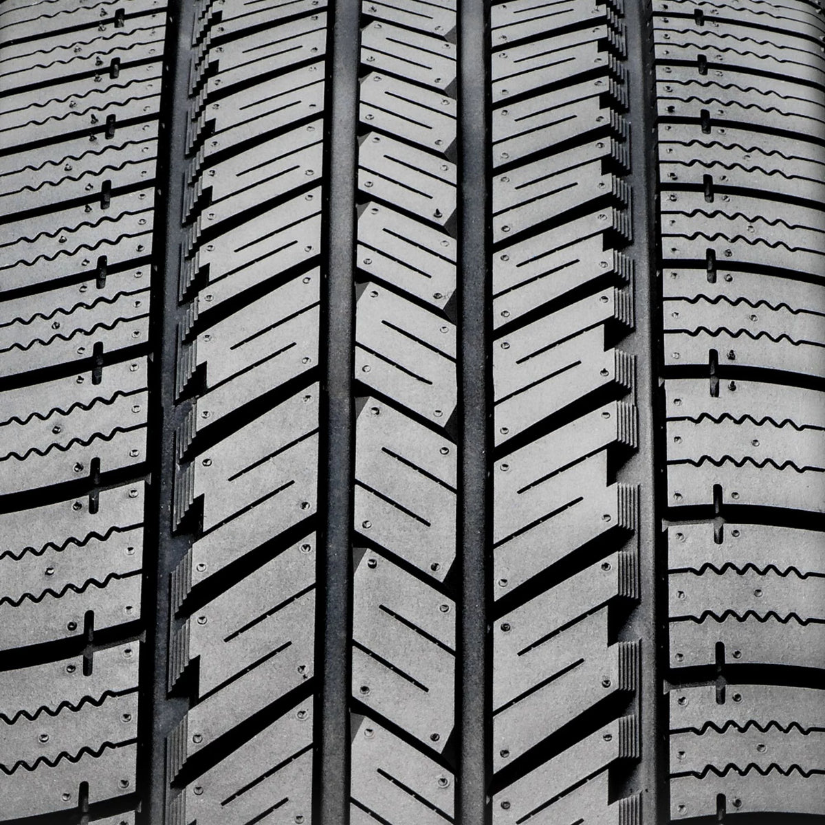 All Season 235/70R16 106T Light Truck Tire V103