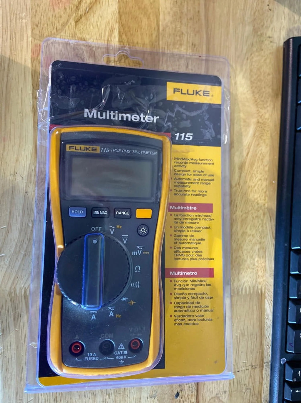 compact true-rms digital multimeter V16646