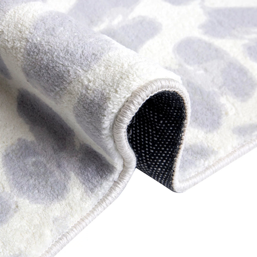 Grey and Cream Leopard 5 x 7 Rug T472