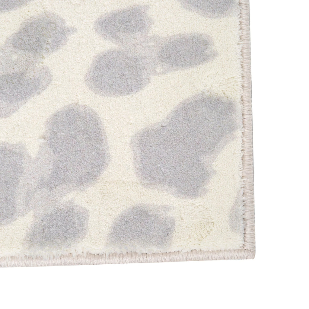 Grey and Cream Leopard 5 x 7 Rug T472