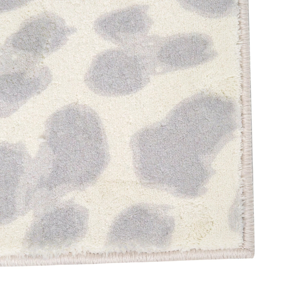 Grey and Cream Leopard 5 x 7 Rug T472