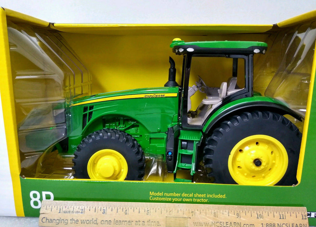 1/16 Scale 8R Tractor Z6558