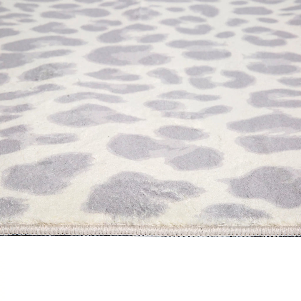 Grey and Cream Leopard 5 x 7 Rug T472
