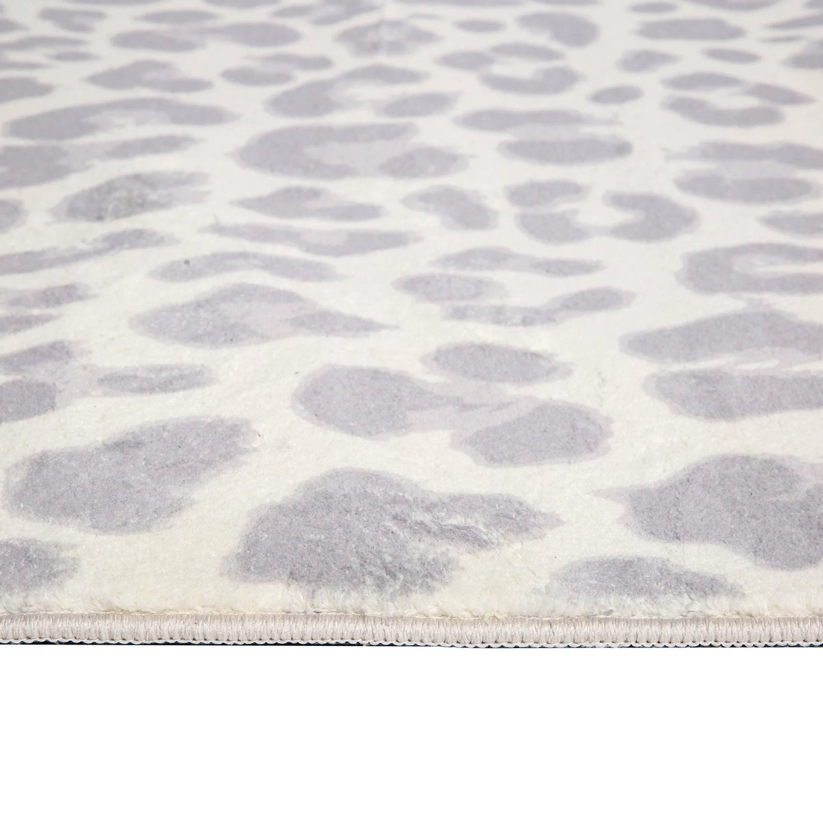 Grey and Cream Leopard 5 x 7 Rug T472