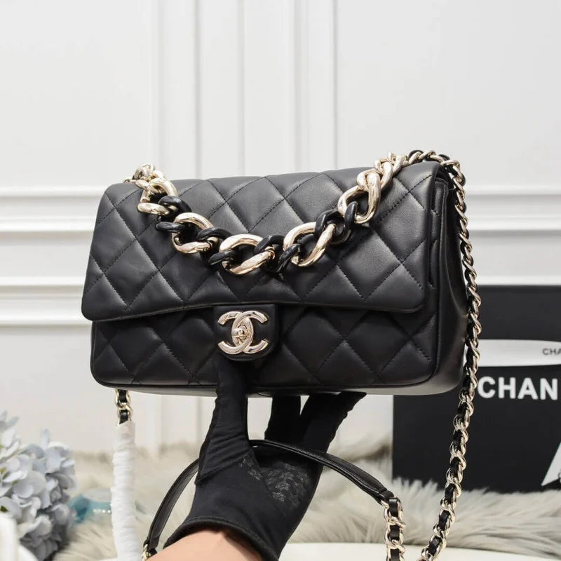 Flap Bag With Large Bi-Color Chain G444