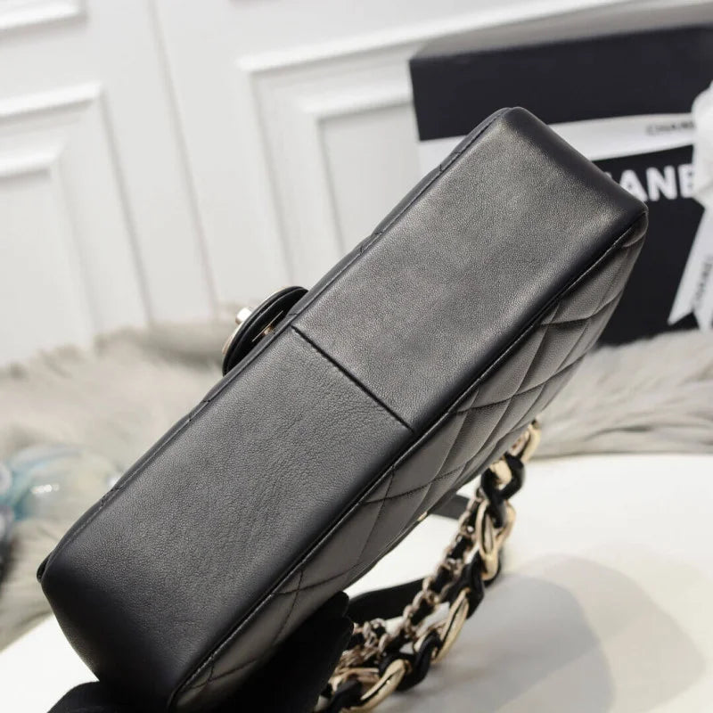 Flap Bag With Large Bi-Color Chain G444