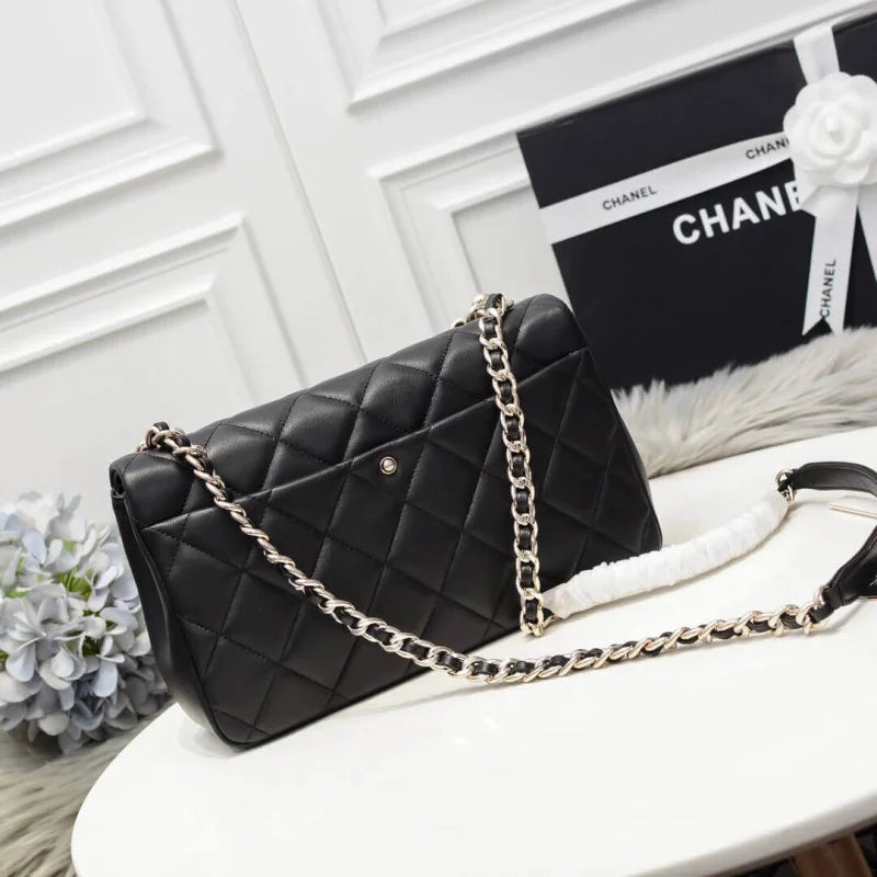 Flap Bag With Large Bi-Color Chain G444