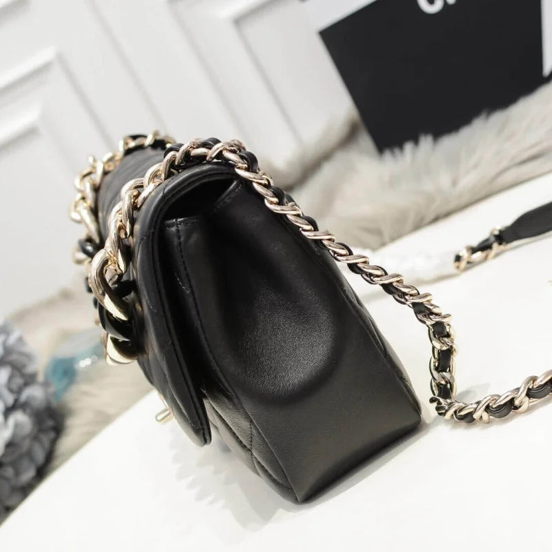 Flap Bag With Large Bi-Color Chain G444